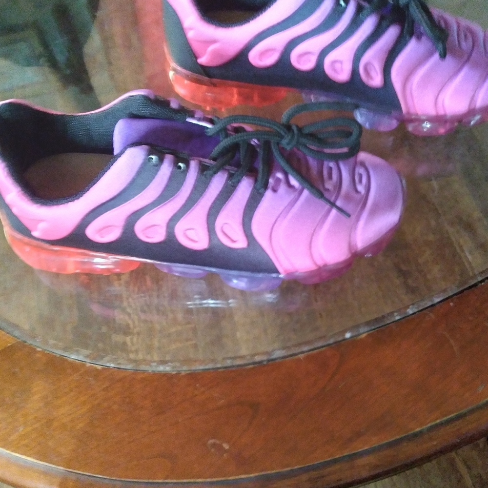 Shoes - Picture 3 of 8